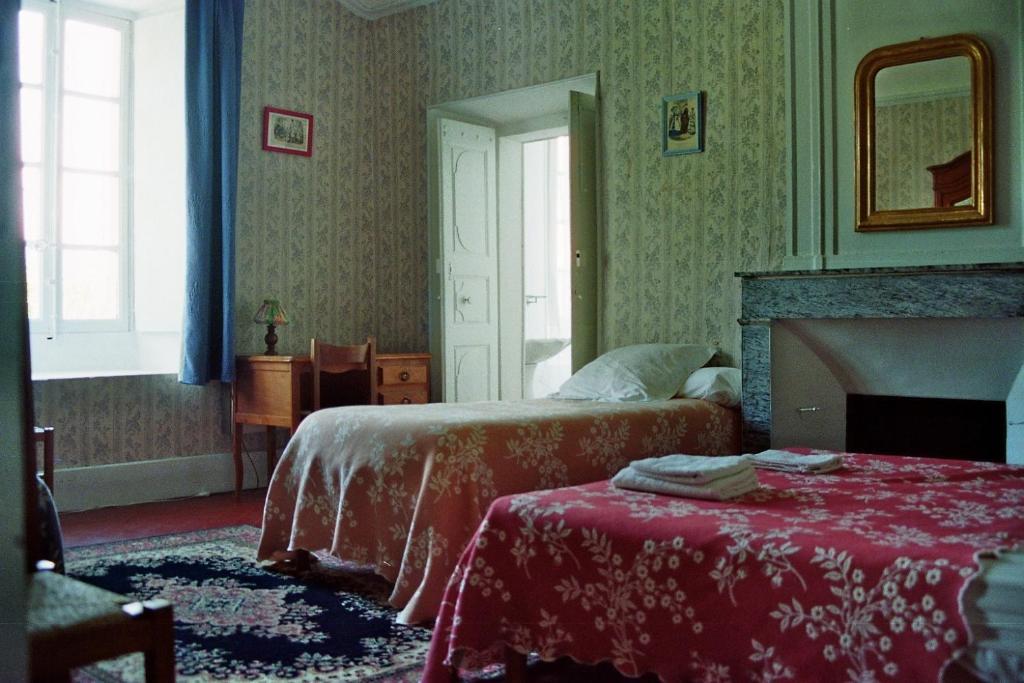 Hotel Du Chateau De Cabrieres Saint-Jean-du-Gard Room photo